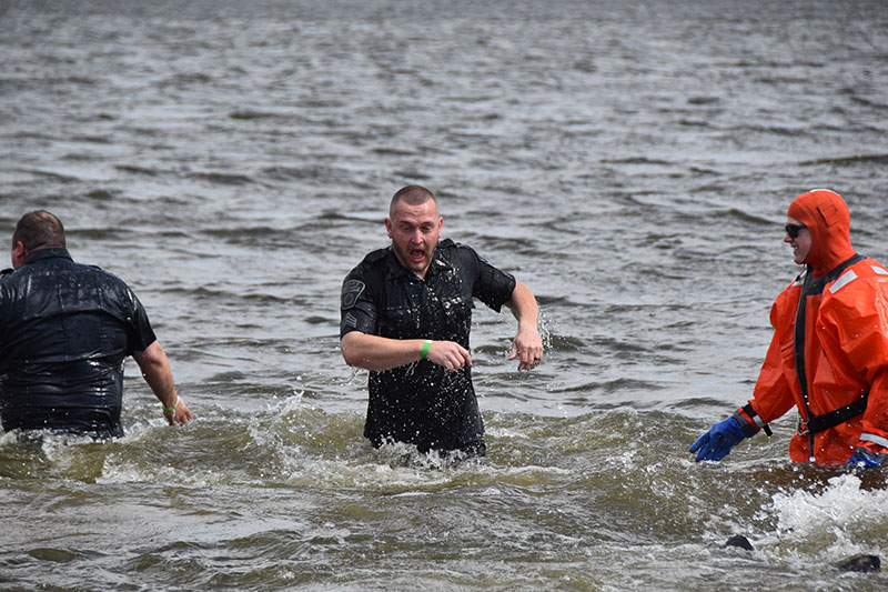 Polar plungers raise money for Wounded EOD Warrior Foundation in a Warren  warrior's memory > F.E. Warren Air Force Base > Features