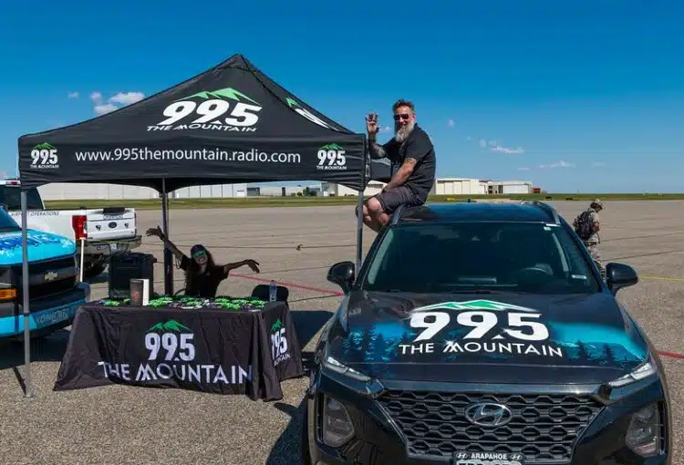 Photo of plane pull vendor